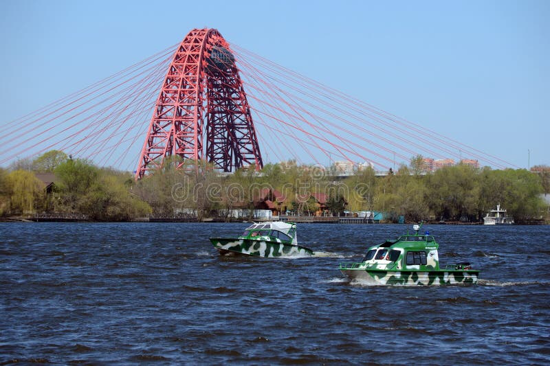 Сторожевые катера на реке Москве стоковое изображение rf Сторожевые катера на реке Москве стоковое изображение rf