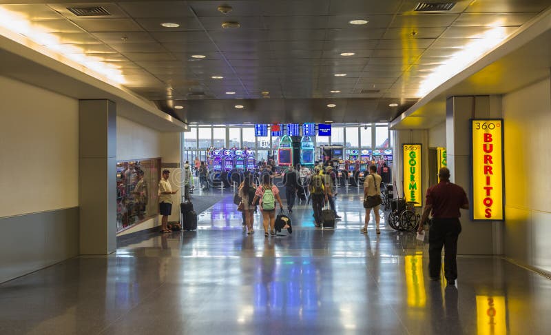 Строб b стробирует международный аэропорт McCarran стержня 1 стоковые фото Строб b стробирует международный аэропорт McCarran стержня 1 стоковые фото