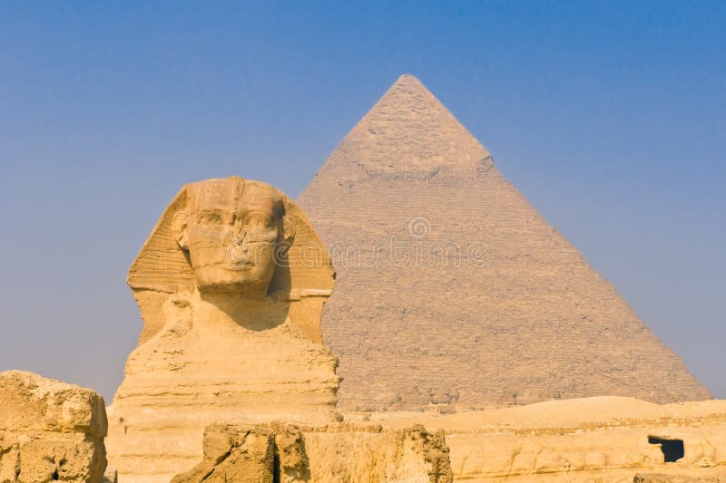Сфинкс и пирамидки на Giza, Каире стоковое фото rf Сфинкс и пирамидки на Giza, Каире стоковое фото rf
