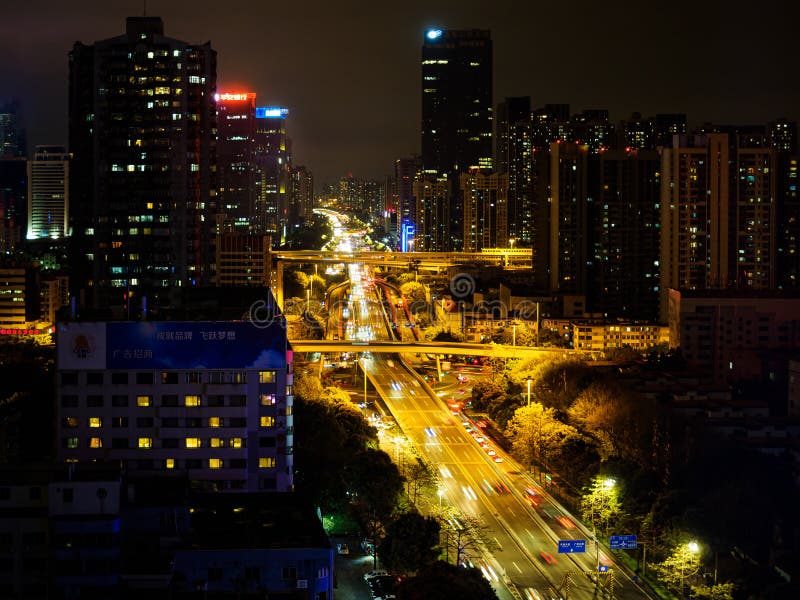 Сцена ночи района Tianhe в городе Гуанчжоу, Китае стоковое изображение Сцена ночи района Tianhe в городе Гуанчжоу, Китае стоковое изображение