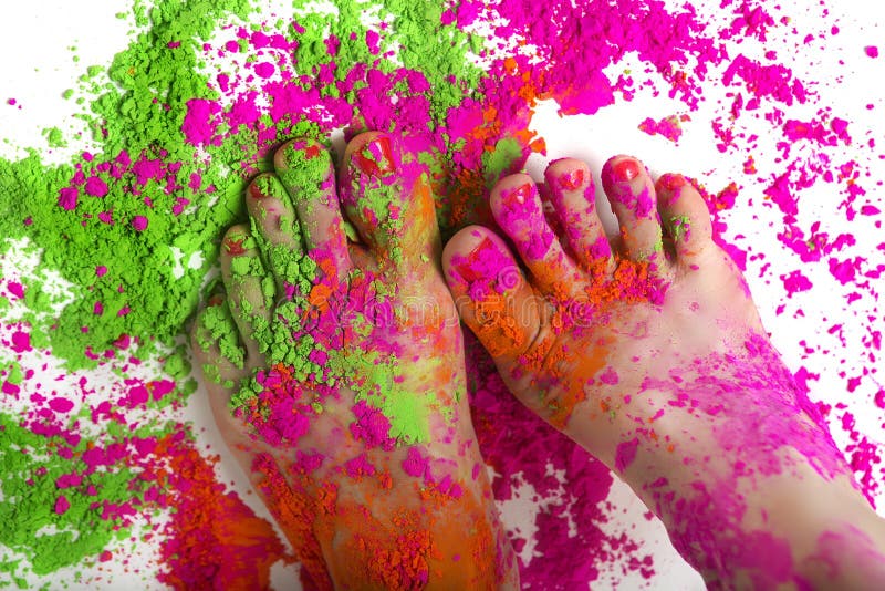 Счастливый фестиваль Holi! Партия торжества Holi - женское colore ног стоковая фотография Счастливый фестиваль Holi! Партия торжества Holi - женское colore ног стоковая фотография