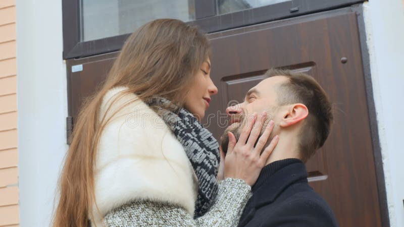 Счастливые любовники outdoors акции видеоматериалы