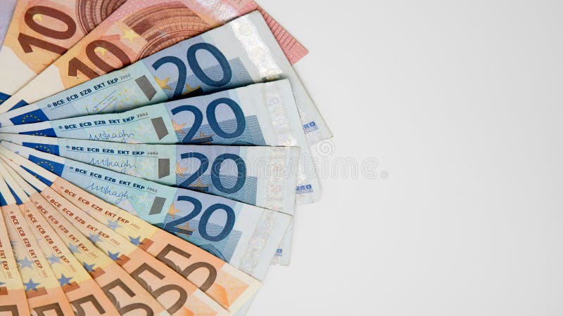 Счеты евро различных значений Счет евро 20 и 50 стоковое изображение Счеты евро различных значений Счет евро 20 и 50 стоковое изображение