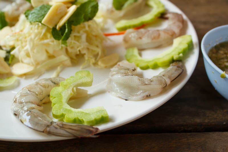 Сырцовая креветка и пряный соус, морепродукты Таиланд стоковые изображения Сырцовая креветка и пряный соус, морепродукты Таиланд стоковые изображения