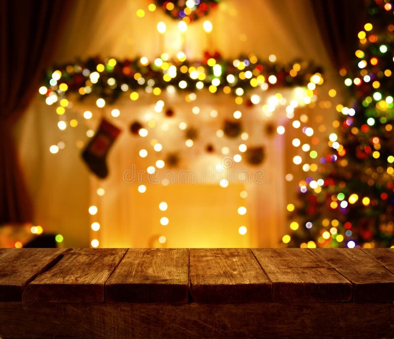Таблица кухни рождества деревянная, света ночи праздника Xmas, стол стоковое изображение