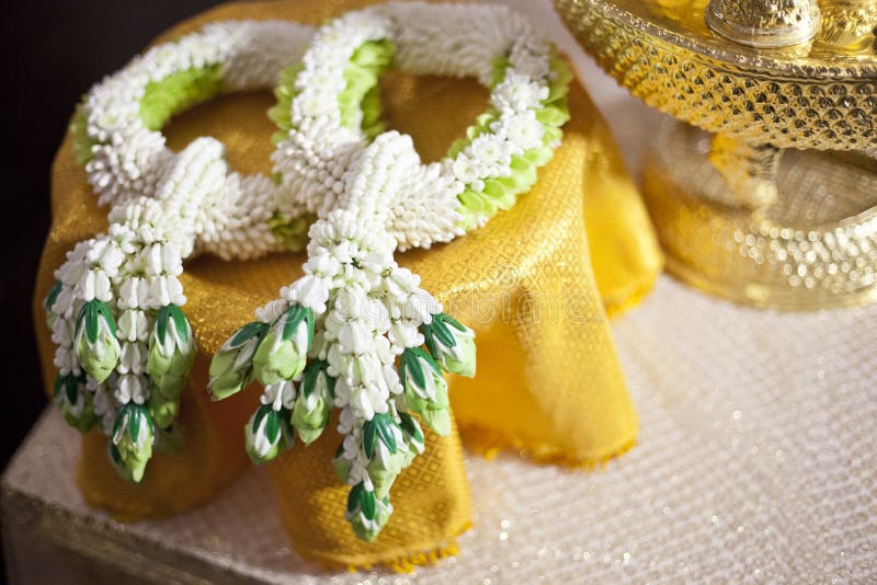 Тайская гирлянда свадьбы Jasmin для groom и невесты, Таиланда Weddin стоковые фотографии rf Тайская гирлянда свадьбы Jasmin для groom и невесты, Таиланда Weddin стоковые фотографии rf