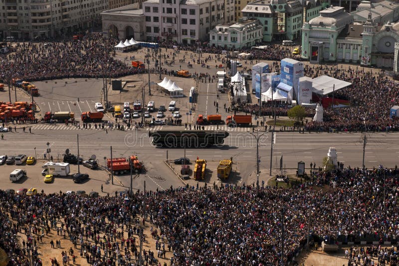 Танк на семидесятом параде победы годовщины, Москва, Россия стоковое изображение