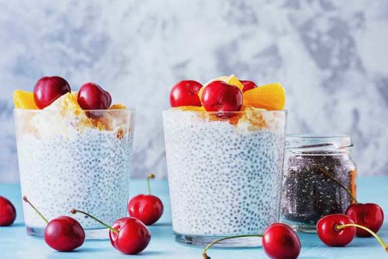 Творог с Chia осеменяет сладкий завтрак стоковая фотография Творог с Chia осеменяет сладкий завтрак стоковая фотография
