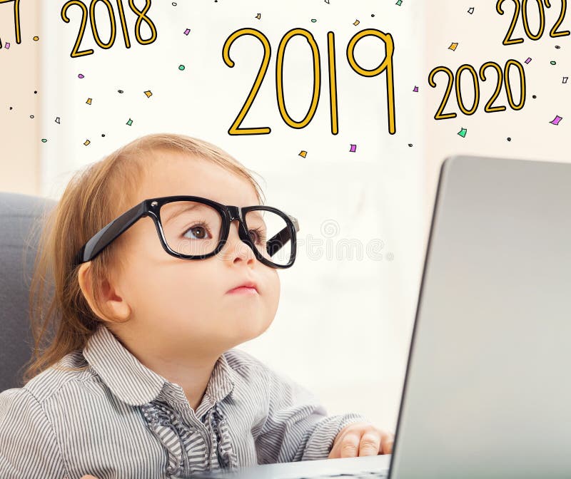 текст 2019 с девушкой малыша стоковое фото текст 2019 с девушкой малыша стоковое фото