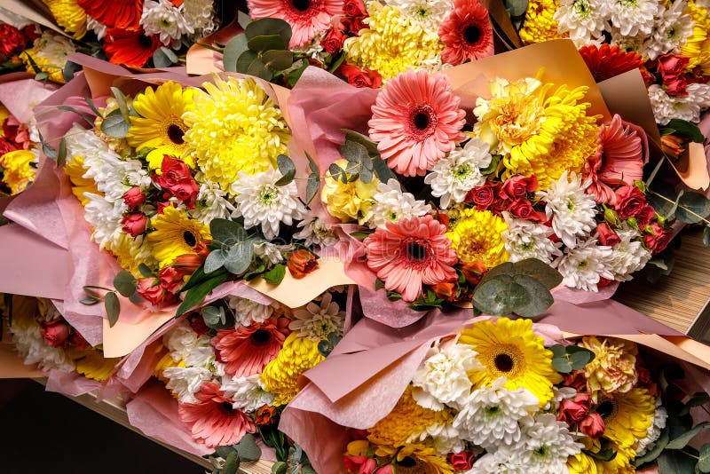 Текстура конца-вверх, предпосылка цветков Букет цветков - gerbera, гвоздика, розы стоковое фото rf Текстура конца-вверх, предпосылка цветков Букет цветков - gerbera, гвоздика, розы стоковое фото rf