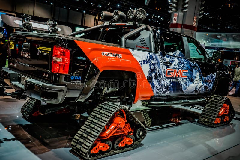Тележка GMC с экспозицией следа Cterpillar на Чикаго Autoshow 02/17/2019 стоковые изображения rf Тележка GMC с экспозицией следа Cterpillar на Чикаго Autoshow 02/17/2019 стоковые изображения rf