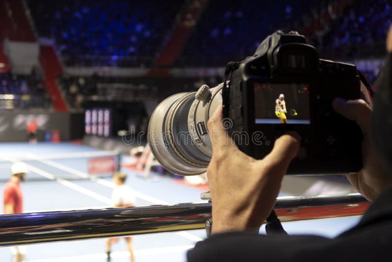 Телекамера о передаче теннисного турнира стоковые фотографии rf