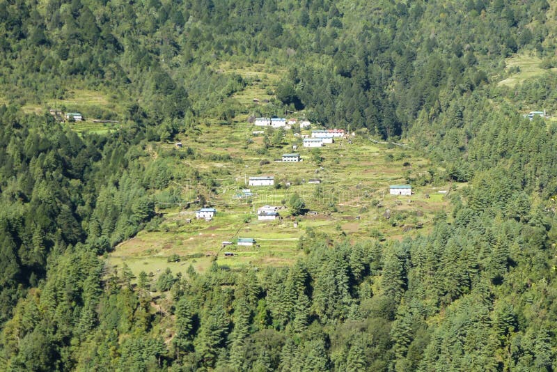 Террасные культивирования в Chheplung, трек базового лагеря Эвереста, Непал стоковое фото Террасные культивирования в Chheplung, трек базового лагеря Эвереста, Непал стоковое фото