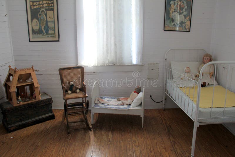 Типичная комната ребенка внутри дома 1900 железнодорожного мастера восточного побережья Флориды пляжа Pablo #93,2015 стоковые фото Типичная комната ребенка внутри дома 1900 железнодорожного мастера восточного побережья Флориды пляжа Pablo #93,2015 стоковые фото