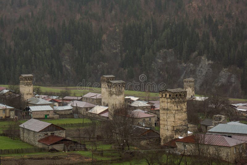 Типичная панорама в svanetia стоковые фотографии rf Типичная панорама в svanetia стоковые фотографии rf
