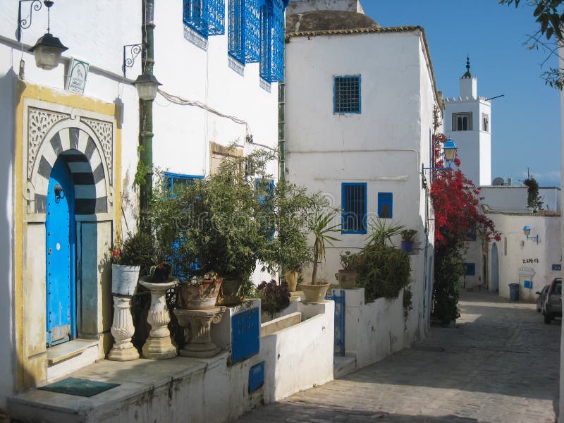 Рисуночная улица в medina. Sidi Bou сказало. Тунис стоковые изображения rf Рисуночная улица в medina. Sidi Bou сказало. Тунис стоковые изображения rf