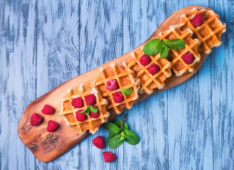 Толстые сочные бельгийские waffles стоковое фото Толстые сочные бельгийские waffles стоковое фото