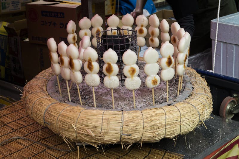 Токио, Япония - Dango, японская закуска, торт липкого риса 3 стоковые изображения Токио, Япония - Dango, японская закуска, торт липкого риса 3 стоковые изображения