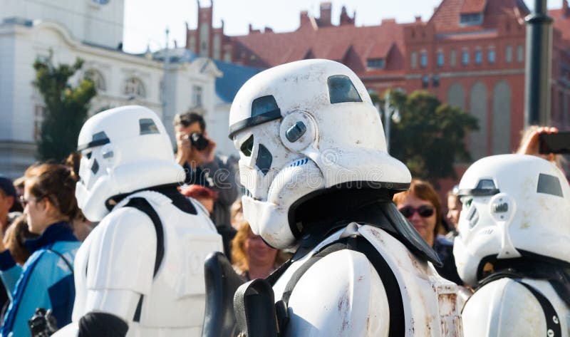 Торун, Польша - 04 10 2014: Парад covention Звездных войн cosplay стоковые изображения Торун, Польша - 04 10 2014: Парад covention Звездных войн cosplay стоковые изображения