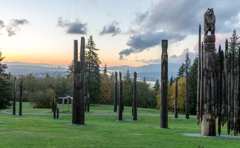 Тотемный столб Ванкувер октябрь 2016 горы Burnaby стоковое изображение rf Тотемный столб Ванкувер октябрь 2016 горы Burnaby стоковое изображение rf
