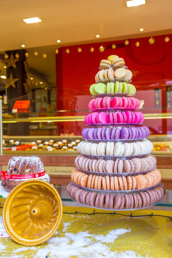 Традиционные французские macarons стоковые изображения rf Традиционные французские macarons стоковые изображения rf
