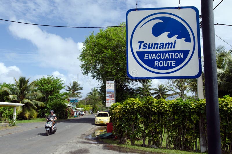 Трасса опорожнения цунами в Острова Кука Rarotonga стоковое фото Трасса опорожнения цунами в Острова Кука Rarotonga стоковое фото