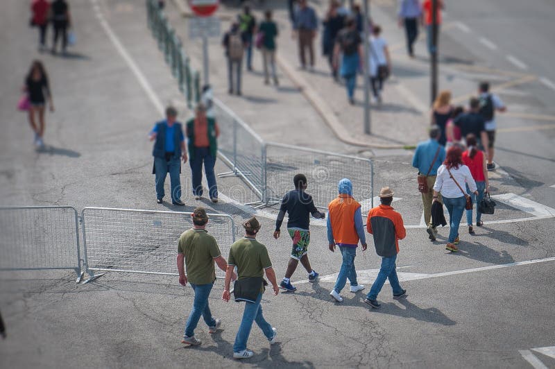 ТРЕВИЗО, ИТАЛИЯ - 13-ОЕ МАЯ: национальное собрание войск итальянских ветеранов высокогорных стоковое изображение