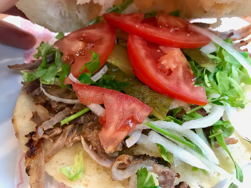 Турецкий сэндвич Pide Doner/традиционный фаст-фуд стоковые изображения Турецкий сэндвич Pide Doner/традиционный фаст-фуд стоковые изображения