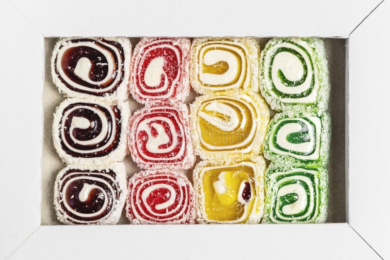 Турецкое наслаждение Lokum Сладкие конфеты в коробке Cezerye или lokum Вкусная текстура предпосылки, здоровые зубы стоковая фотография Турецкое наслаждение Lokum Сладкие конфеты в коробке Cezerye или lokum Вкусная текстура предпосылки, здоровые зубы стоковая фотография