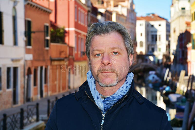 Турист на мосте Cristo, в Венеции, Италия, Европа стоковое фото Турист на мосте Cristo, в Венеции, Италия, Европа стоковое фото