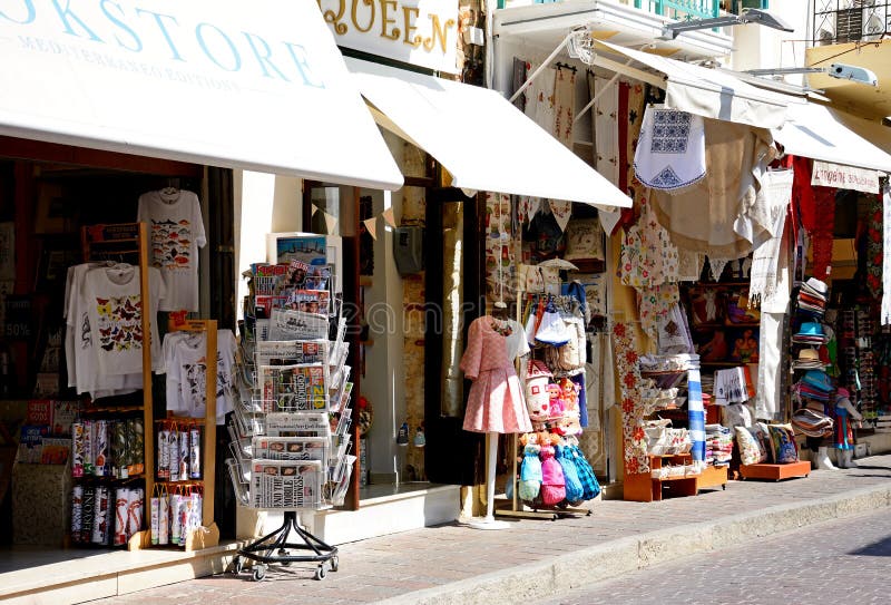 Туристская торговая улица, Rethymno стоковые изображения rf Туристская торговая улица, Rethymno стоковые изображения rf