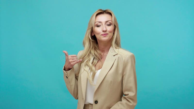 Уверена, что это счастливый брокер дамы отображение называет меня в возрасте жестом, с которыми камеру с зубастым центром официаль акции видеоматериалы