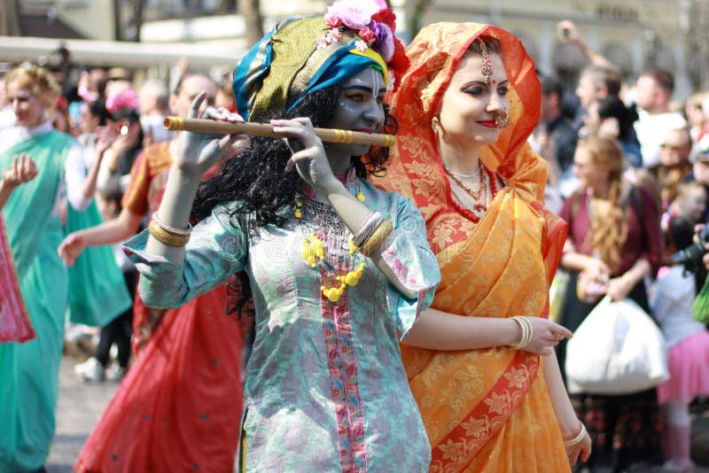 Украина, Одесса - члены Krishna зайцев 1-ое апреля 2019 спеть и станцевать во время праздничного шествия предназначенного ко дню стоковые фото Украина, Одесса - члены Krishna зайцев 1-ое апреля 2019 спеть и станцевать во время праздничного шествия предназначенного ко дню стоковые фото