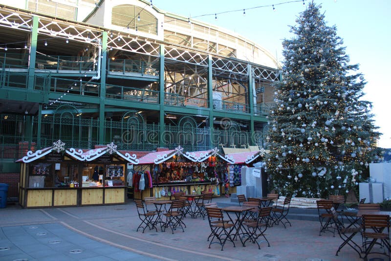 Украшения рождества на парке на Wrigley, Чикаго Cubs Wrigley Field стоковые фотографии rf Украшения рождества на парке на Wrigley, Чикаго Cubs Wrigley Field стоковые фотографии rf