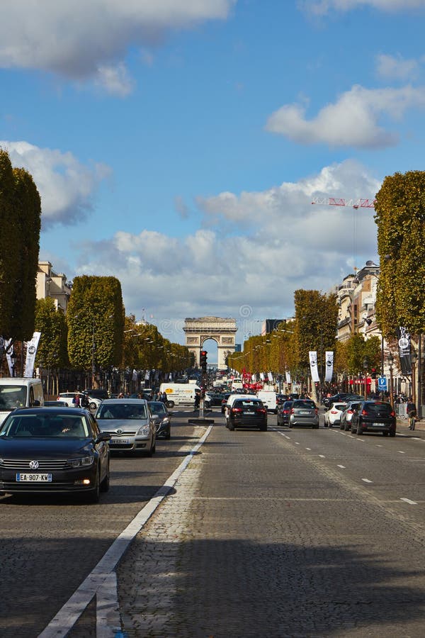 улицы paris montmartre стоковое изображение rf улицы paris montmartre стоковое изображение rf
