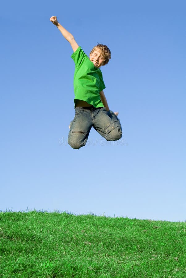 усмехаться ребенка свободный счастливый скача