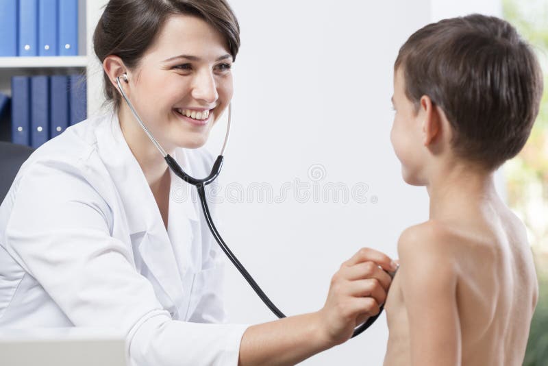 Que hace un pediatra