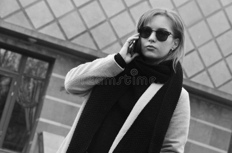 Успешная и честолюбивая коммерсантка стоковые фотографии rf