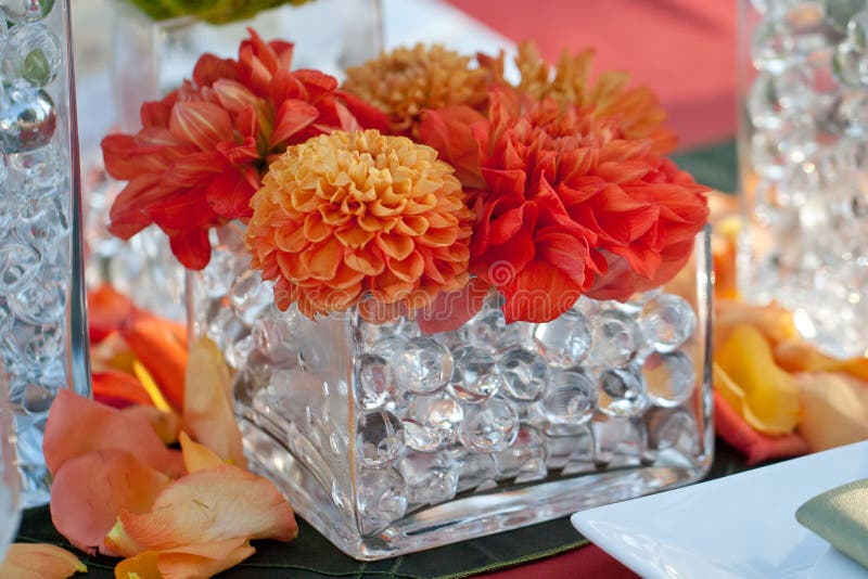 Установка и цветки таблицы декора венчания
