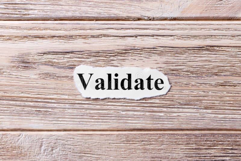 УТВЕРДИТЕ слова на бумаге Концепция Слова VALIDATE на деревянной предпосылке стоковые фото УТВЕРДИТЕ слова на бумаге Концепция Слова VALIDATE на деревянной предпосылке стоковые фото