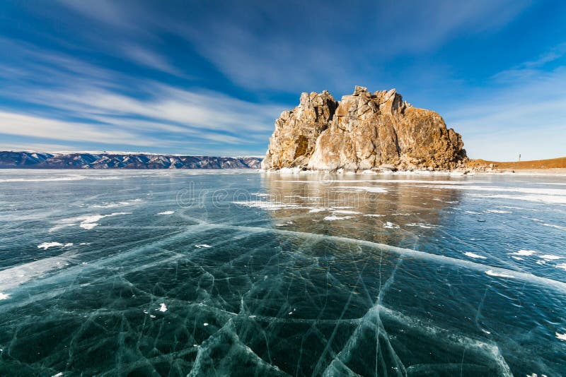 Утес шамана, зима Lake Baikal Россия стоковые изображения rf Утес шамана, зима Lake Baikal Россия стоковые изображения rf