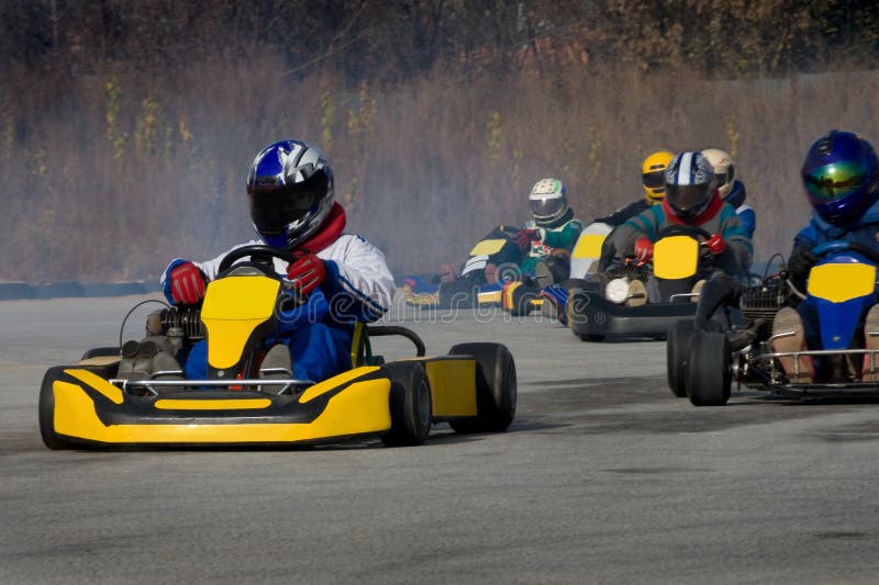 участвовать в гонке kart стоковые фото участвовать в гонке kart стоковые фото
