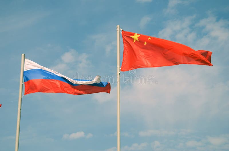 Флаги России и Китая стоковые изображения Флаги России и Китая стоковые изображения
