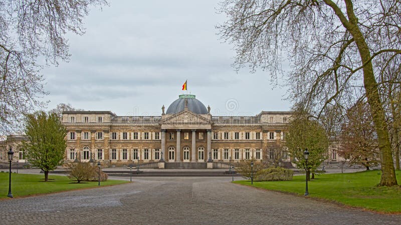 Фасад королевского дворца Laeken стоковые фотографии rf Фасад королевского дворца Laeken стоковые фотографии rf
