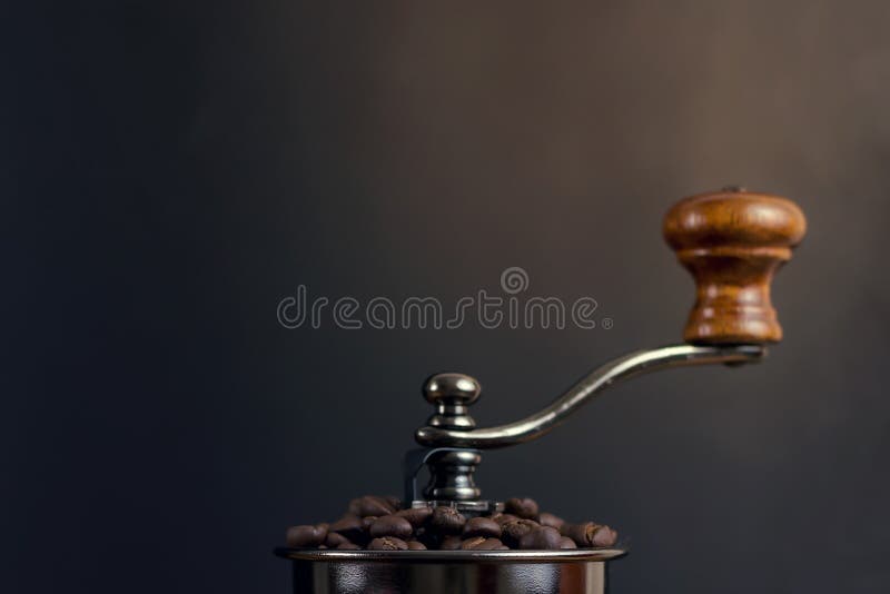 Фасоли coffe крупного плана в механизме настройки радиопеленгатора стоковое фото Фасоли coffe крупного плана в механизме настройки радиопеленгатора стоковое фото