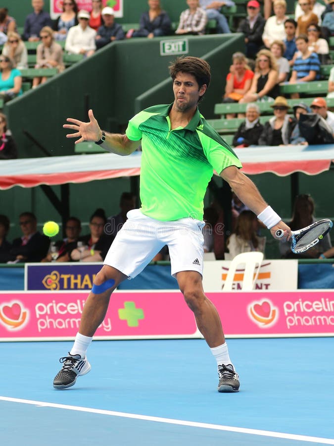 Фернандо Verdasco только перед ударом удар справы Topspin стоковое фото Фернандо Verdasco только перед ударом удар справы Topspin стоковое фото