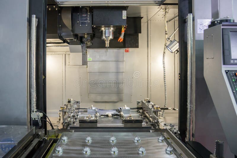 Филировальная машина CNC с управлением стоковое изображение rf