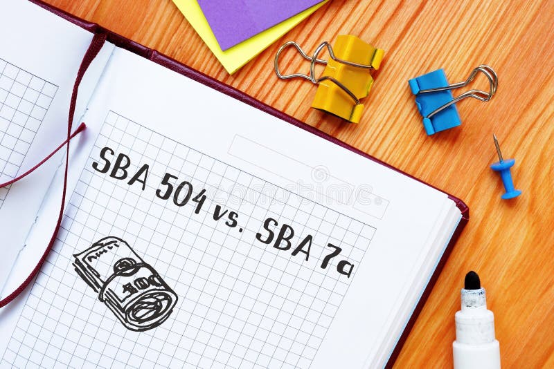 Финансовая понятие о sba 504 против sba 7a со знаком на листке бумаги стоковая фотография