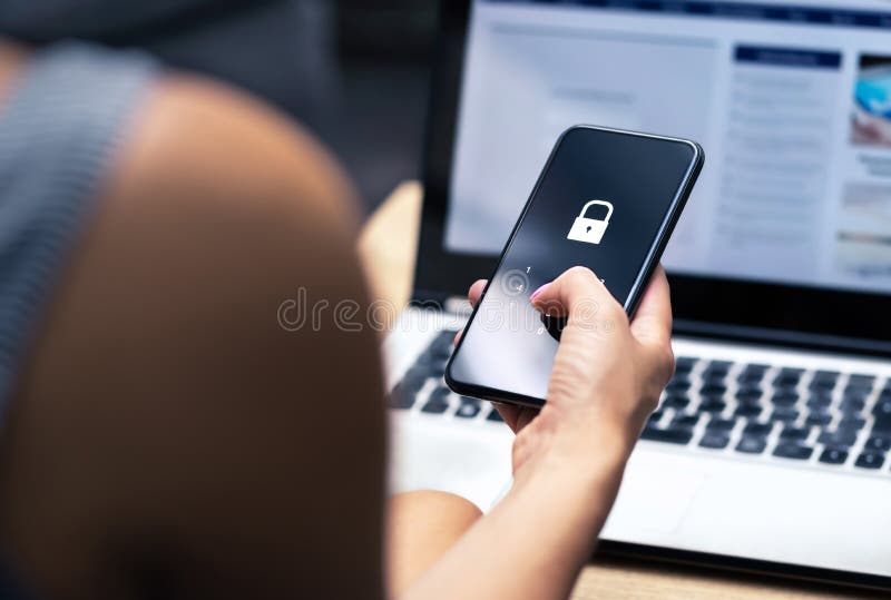 Фишинг концепция хакера мобильного телефона или компьютерные махинациях. Код перевала пароль и логин в смартфонах. Угроза безопасн Фишинг концепция хакера мобильного телефона или компьютерные махинациях. Код перевала пароль и логин в смартфонах. Угроза безопасн