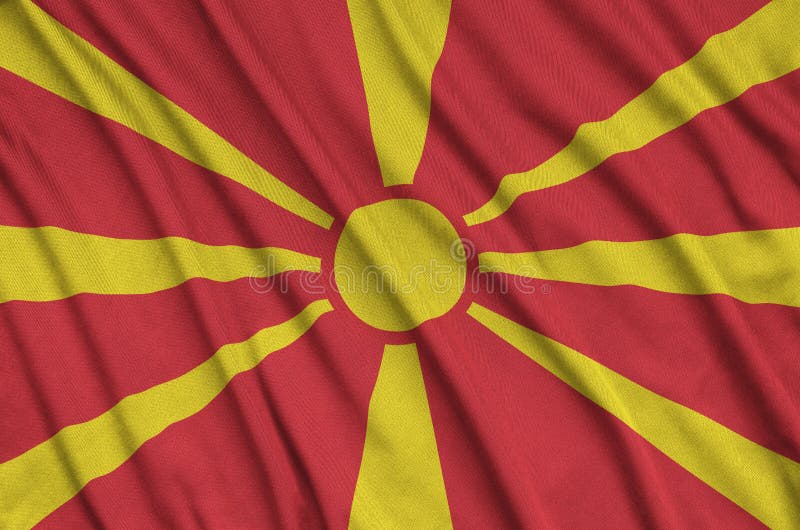 Флаг македонии показан на ткани ткани спорт с много створок Знамя команды спорта стоковое изображение rf Флаг македонии показан на ткани ткани спорт с много створок Знамя команды спорта стоковое изображение rf